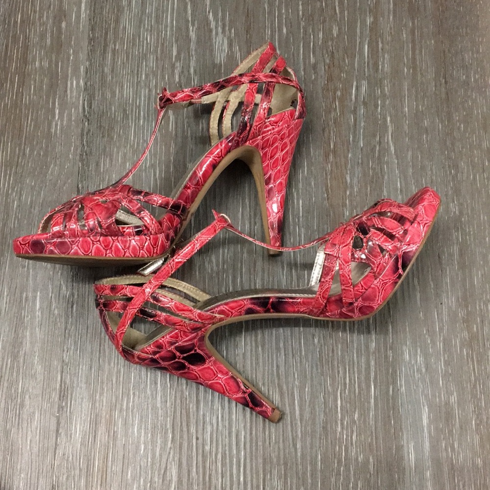 Whitehouse Black Market Heels, 5.5M